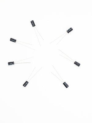 4.7UF50V মিনিয়েচার ইলেক্ট্রোলাইটিক ক্যাপাসিটর 2000 ঘন্টা দীর্ঘ জীবন ক্যাপাসিটর