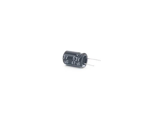 47UF63V ক্ষুদ্রাকৃতির অ্যালুমিনিয়াম ইলেক্ট্রোলাইটিক ক্যাপাসিটর 8x12 মিমি বড় ক্যাপাসিট্যান্স