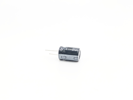 47UF63V ক্ষুদ্রাকৃতির অ্যালুমিনিয়াম ইলেক্ট্রোলাইটিক ক্যাপাসিটর 8x12 মিমি বড় ক্যাপাসিট্যান্স
