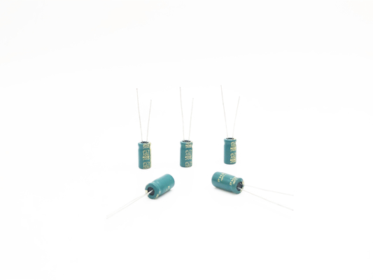 সিলিন্ডার 4.7UF 250V আল ইলেক্ট্রোলাইটিক ক্যাপাসিটর 8x9MM ISO9001