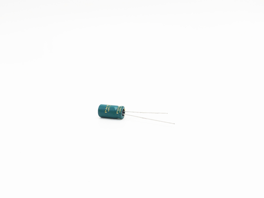 সিলিন্ডার 4.7UF 250V আল ইলেক্ট্রোলাইটিক ক্যাপাসিটর 8x9MM ISO9001